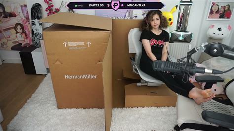 poki wikifeet|Twitch streamer Pokimane shows off her soles on stream .